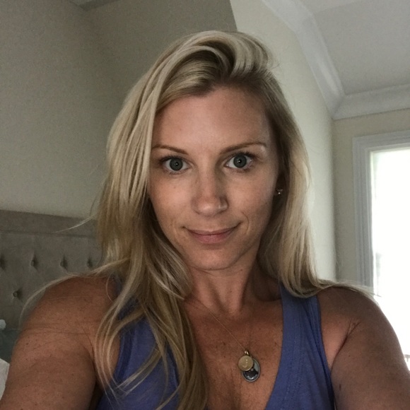 Meet your Posher, Laura - Picture 2 of 4